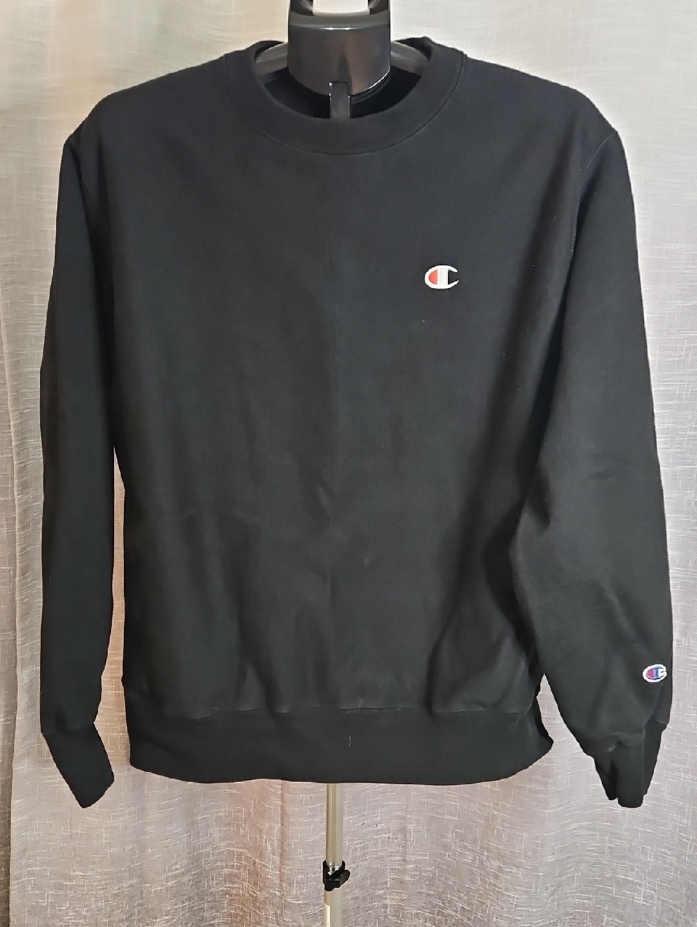 Champion Crewneck Sweatshirt in Black with Small Logo